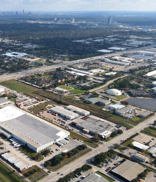 3000 Brittmoore Rd, Houston, TX à louer - Photo du bâtiment - Image 2 de 9