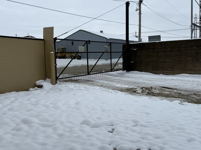 151 Ferris st, Galesburg, IL à vendre - Photo du bâtiment - Image 2 de 29