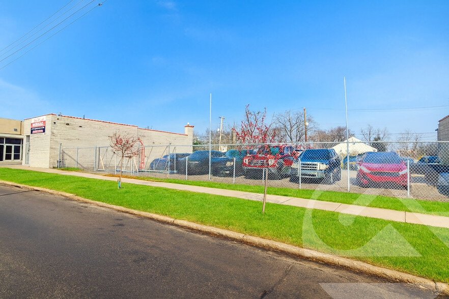 16900-16912 Joy Rd, Detroit, MI for lease - Primary Photo - Image 1 of 3