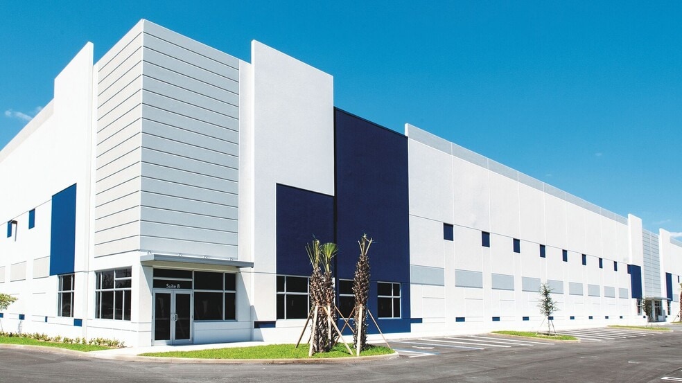 14802 NW 107th Ave, Hialeah Gardens, FL for lease - Building Photo - Image 2 of 2