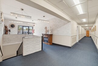 444 E Boston Post Rd, Mamaroneck, NY for lease Lobby- Image 1 of 3