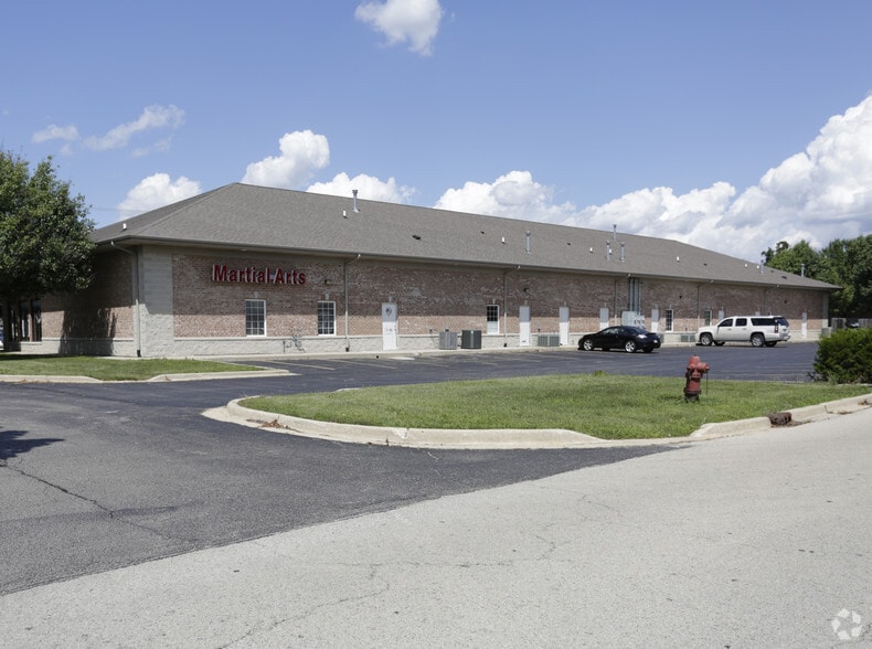 664 W Veterans Pky, Yorkville, IL for lease - Building Photo - Image 2 of 3