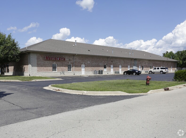 664 W Veterans Pky, Yorkville, IL à louer - Photo du bâtiment - Image 2 de 3