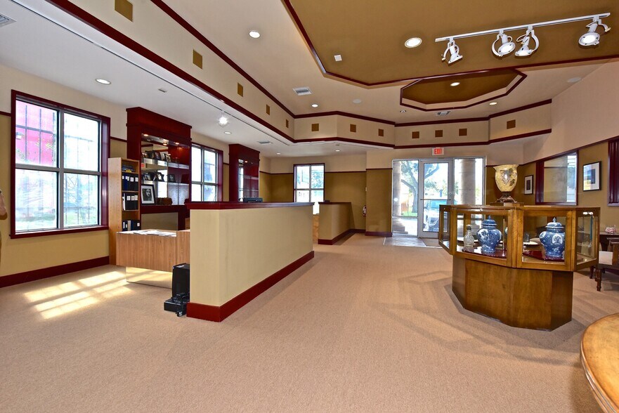 32699 US Highway 19 N, Palm Harbor, FL à louer - Photo du bâtiment - Image 2 de 7