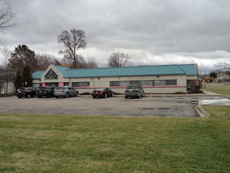 6015 W Pierson Rd, Flushing, MI à vendre - Photo du bâtiment - Image 2 de 20