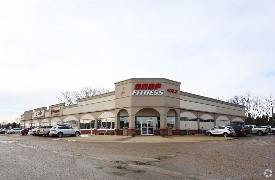 5832 Highway 2A, Lacombe, AB à vendre - Photo principale - Image 1 de 1