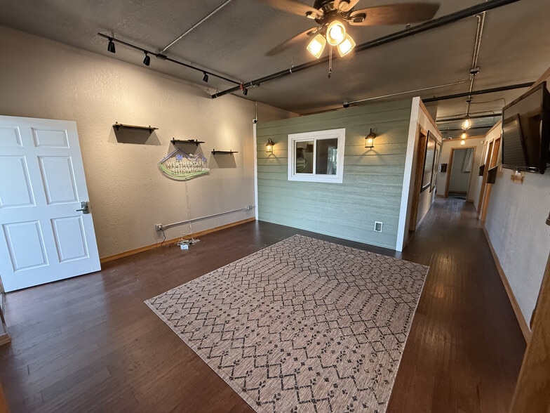 1063-1123 Weir Dr, Woodbury, MN for sale - Interior Photo - Image 1 of 7