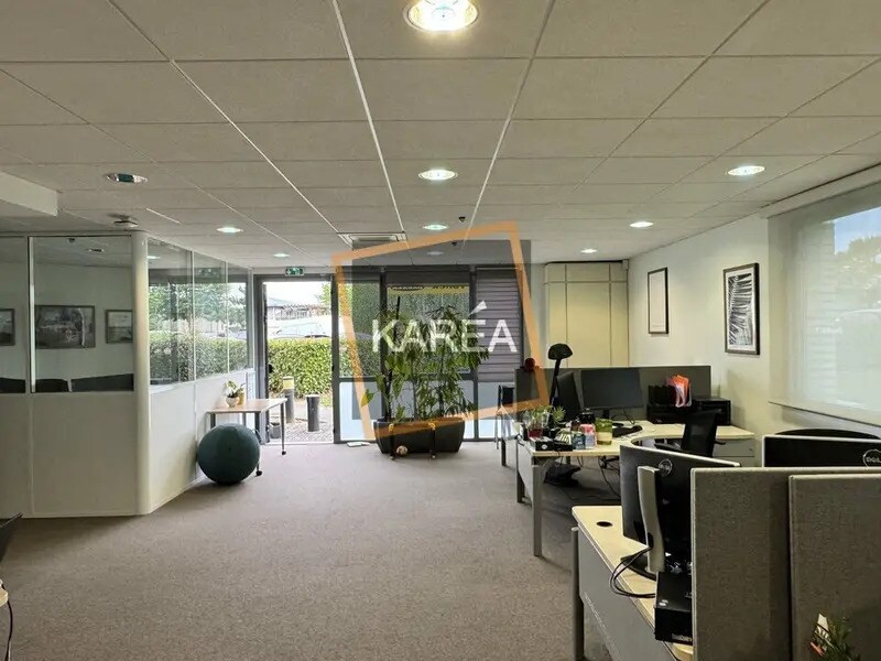 Office in Magny-le-Hongre for lease Interior Photo- Image 1 of 7