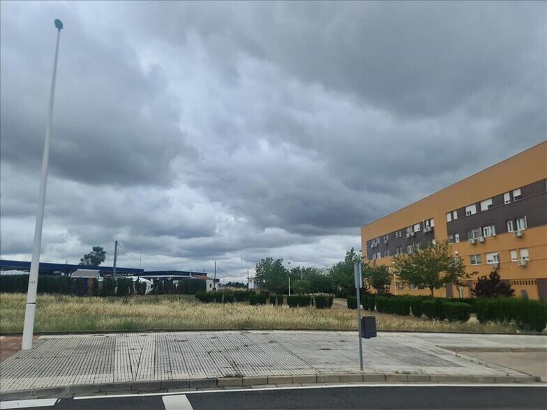 Calle de la Madre Teresa de Calcuta, Mérida, Badajoz à vendre - Photo du bâtiment - Image 3 de 11