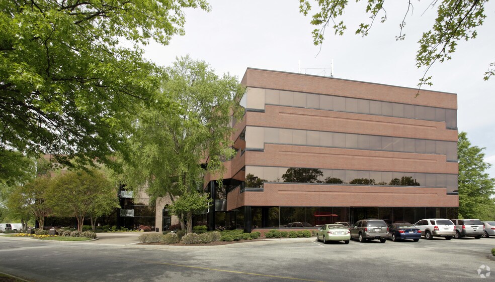 12350 Jefferson Ave, Newport News, VA à louer - Photo du bâtiment - Image 3 de 6