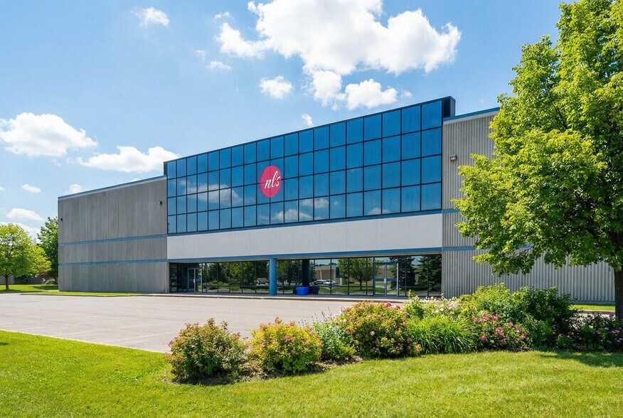 200 Chrysler Dr, Brampton, ON à louer - Photo du bâtiment - Image 1 de 5