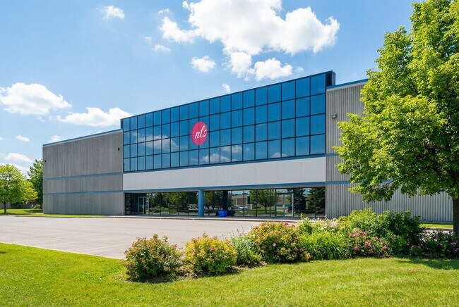 Plus de détails pour 200 Chrysler Dr, Brampton, ON - Industriel à louer