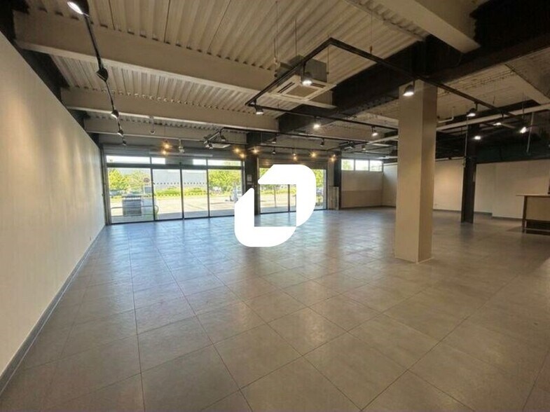 Retail in Saint-Brice-sous-Forêt for lease - Interior Photo - Image 3 of 6