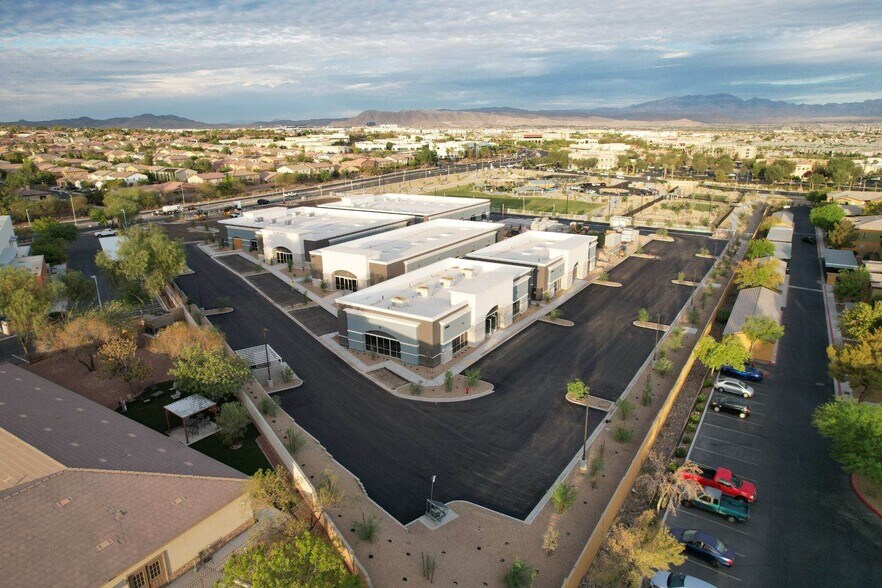 2960 W Horizon Ridge Pky, Henderson, NV à vendre - Aérien - Image 2 de 12