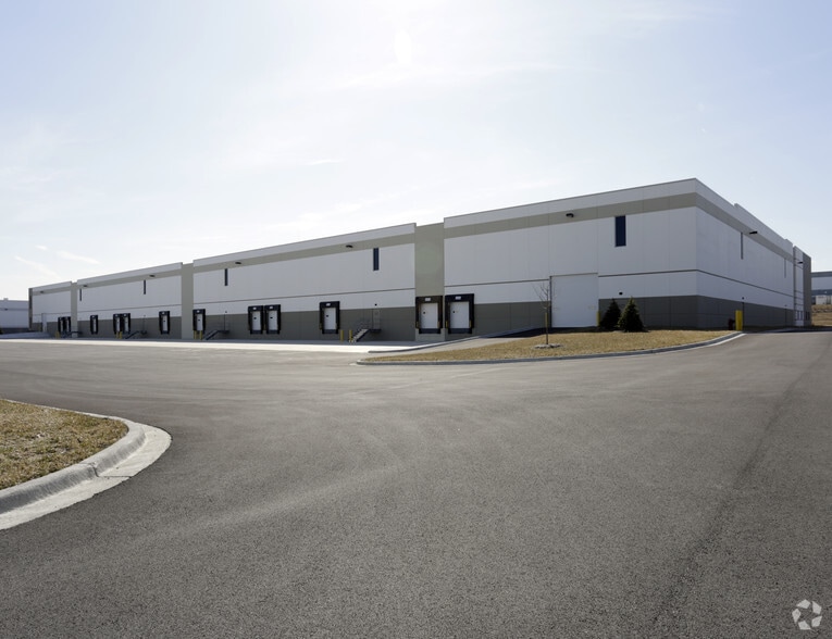 101 Paragon Dr, Romeoville, IL à louer - Photo du bâtiment - Image 2 de 8