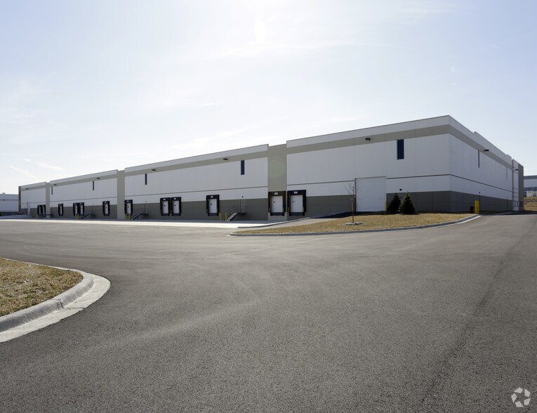101 Paragon Dr, Romeoville, IL à louer - Photo du bâtiment - Image 2 de 8