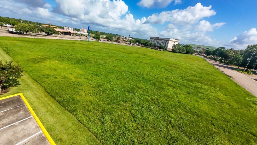 5355 Clearwater Ct, Beaumont, TX à vendre - Photo du bâtiment - Image 3 de 8