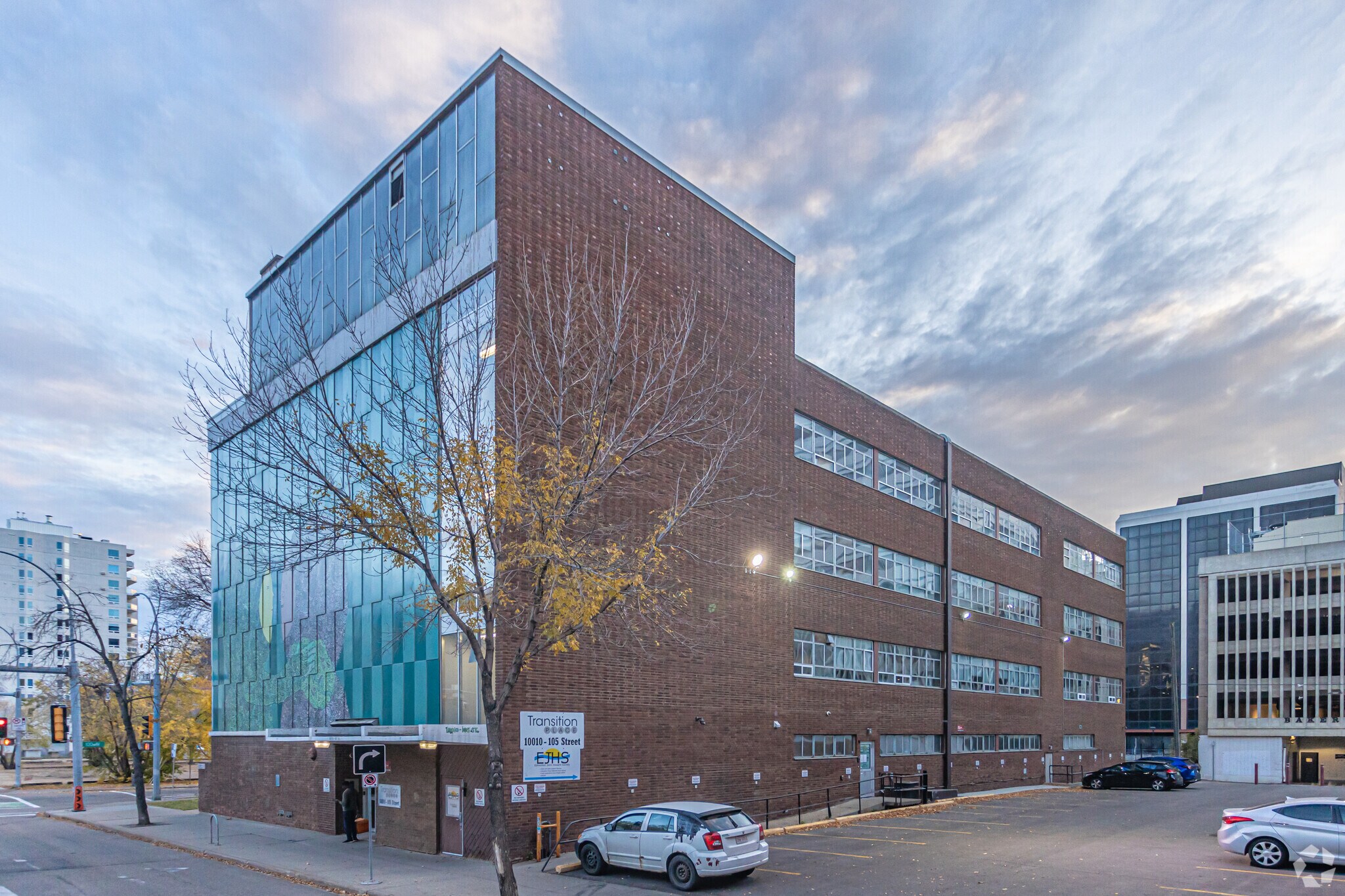 10010 105th St NW, Edmonton, AB for lease Primary Photo- Image 1 of 7
