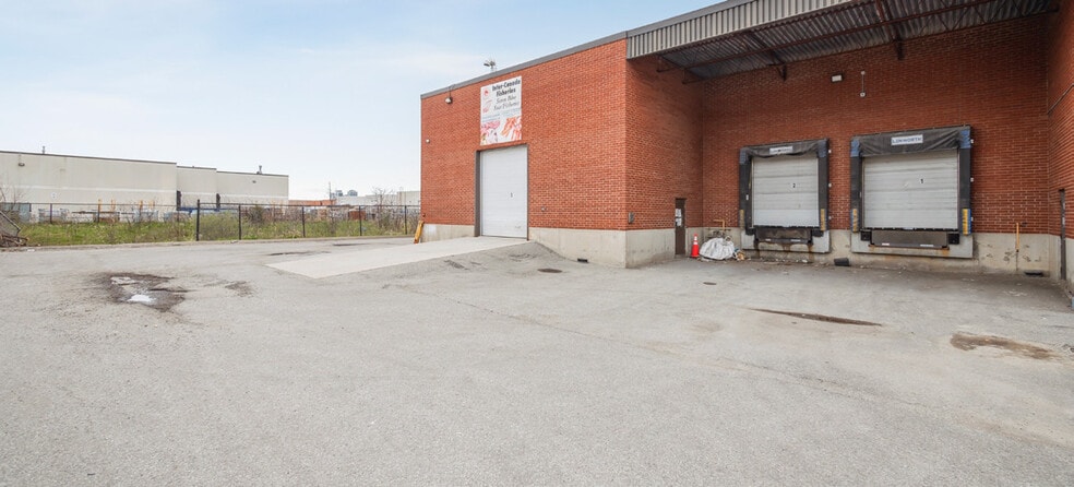 270 Pennsylvania Ave, Vaughan, ON for sale - Building Photo - Image 3 of 8