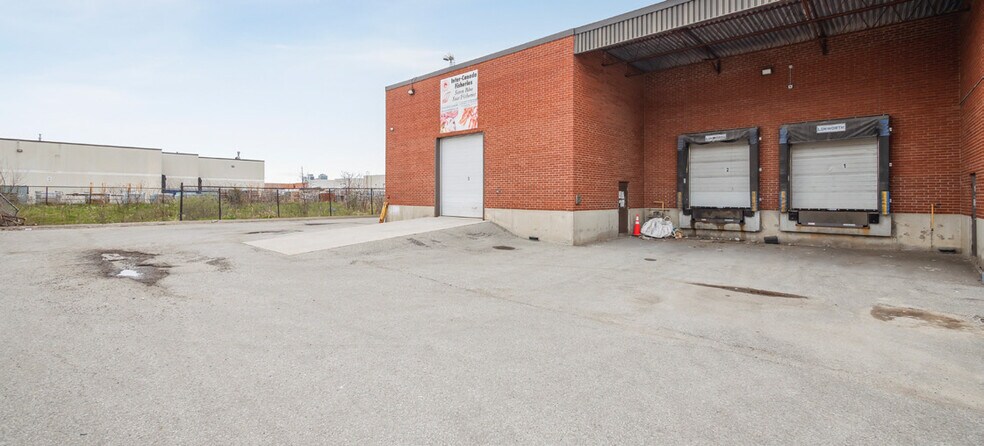 270 Pennsylvania Ave, Vaughan, ON à vendre - Photo du bâtiment - Image 3 de 8
