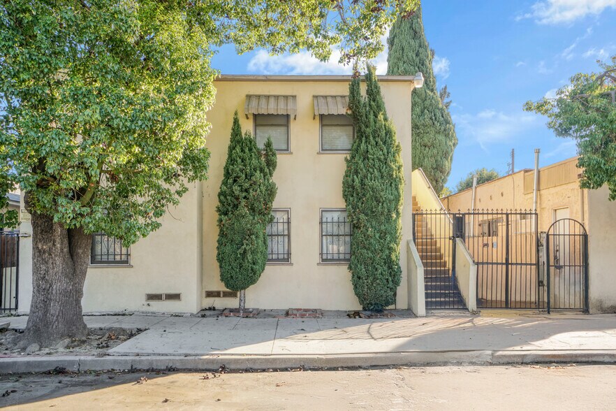 1922 Locust Ave, Long Beach, CA à vendre - Photo du bâtiment - Image 2 de 18