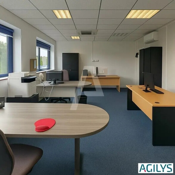 Office in Palaiseau for lease - Interior Photo - Image 2 of 7