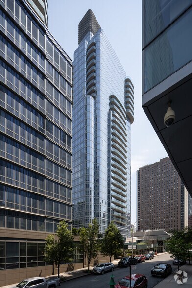 555 W 59th St, New York, NY à louer - Photo du bâtiment - Image 2 de 4