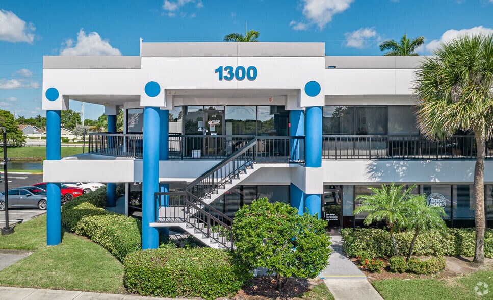 1300 NW 17th Ave, Delray Beach, FL à louer - Photo du bâtiment - Image 3 de 10