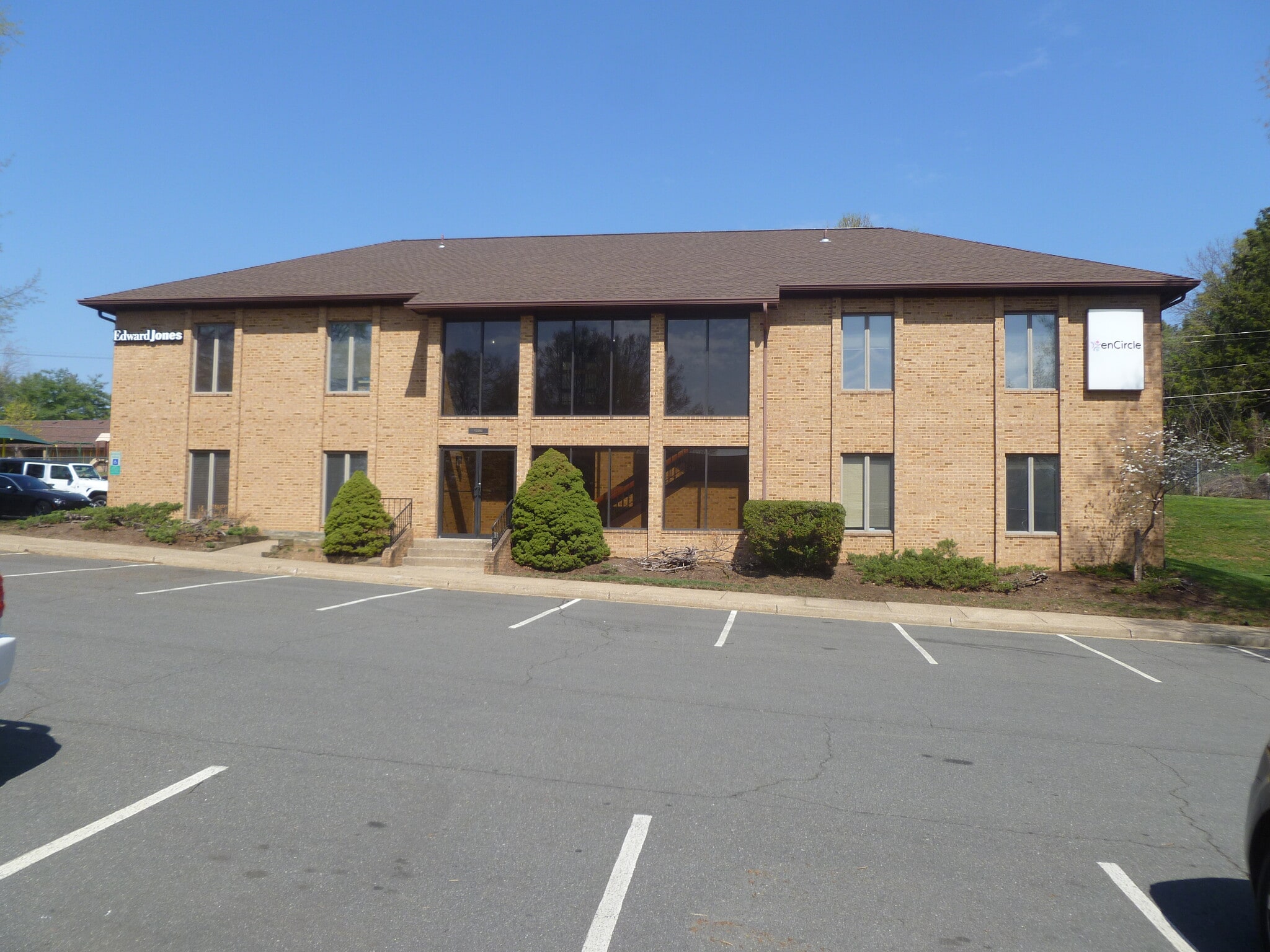 10688 Crestwood Dr, Manassas, VA à louer Photo du bâtiment- Image 1 de 4