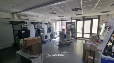 Office in Bron for lease Interior Photo- Image 1 of 6