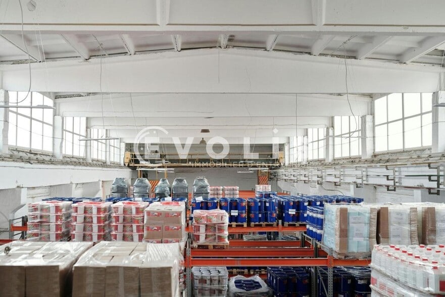 Flex in Bordeaux for lease - Interior Photo - Image 2 of 2
