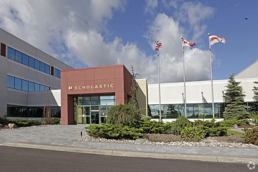 175 Hillmount Rd, Markham, ON for lease - Building Photo - Image 2 of 3