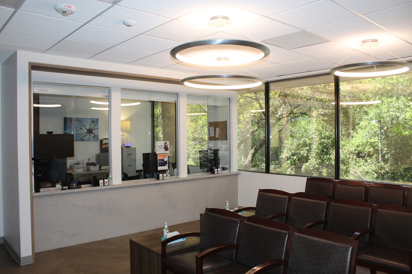 9011 Mountain Ridge Dr, Austin, TX 78759 - Unité 100 - - Photo intérieure - Image 2 of 7