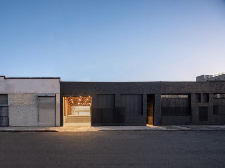 2432 E 8th St, Los Angeles, CA for lease - Building Photo - Image 2 of 12