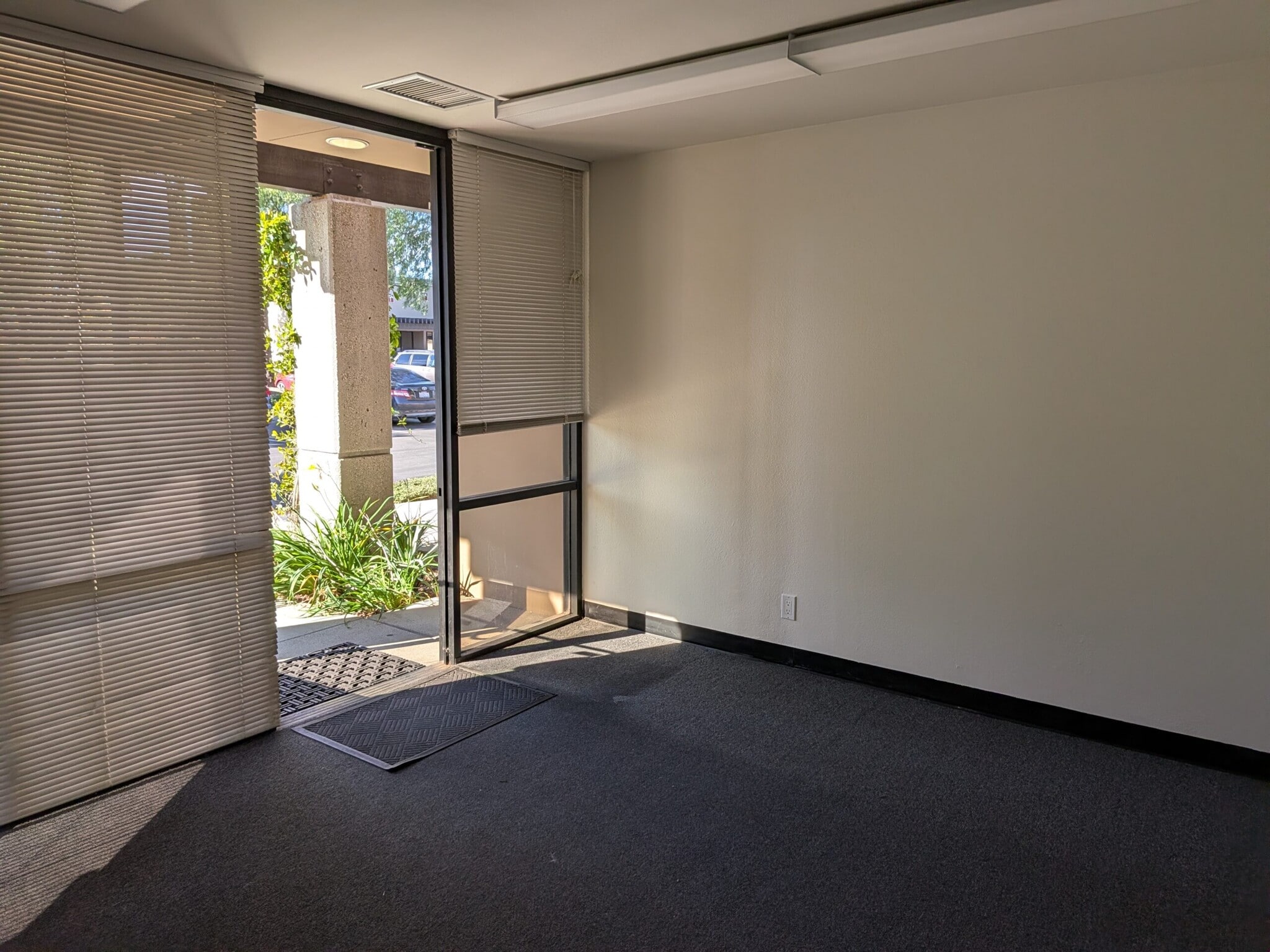 1537 E McFadden Ave, Santa Ana, CA à louer Photo intérieure- Image 1 de 12