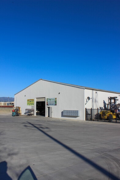 901-909 Harkins Rd, Salinas, CA for lease - Building Photo - Image 2 of 7