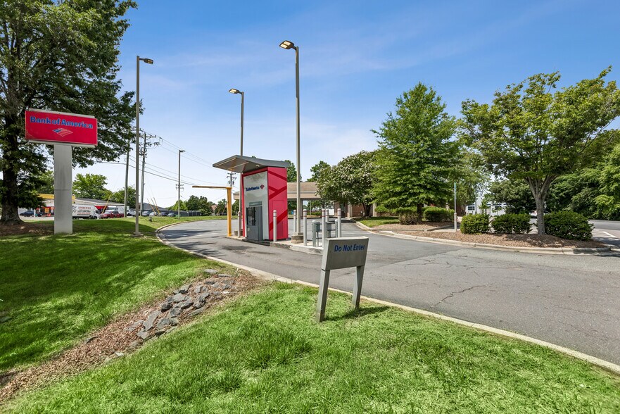 9630 S Tryon St, Charlotte, NC à vendre - Photo du bâtiment - Image 3 de 22