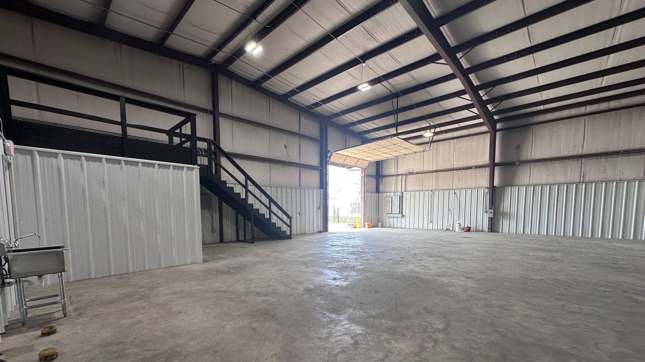 13404 Redfish Ln, Stafford, TX for lease Interior Photo- Image 1 of 5