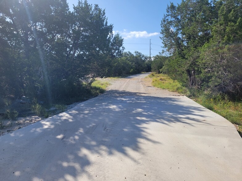 638 Bonita Dr, Blanco, TX for sale - Building Photo - Image 3 of 6