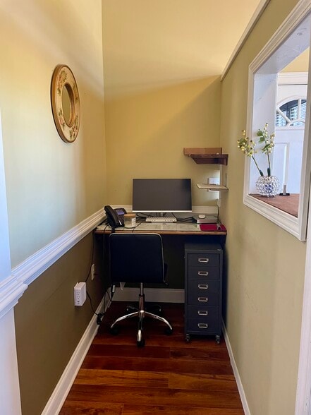 950 Dannon View, Atlanta, GA for sale - Interior Photo - Image 2 of 10