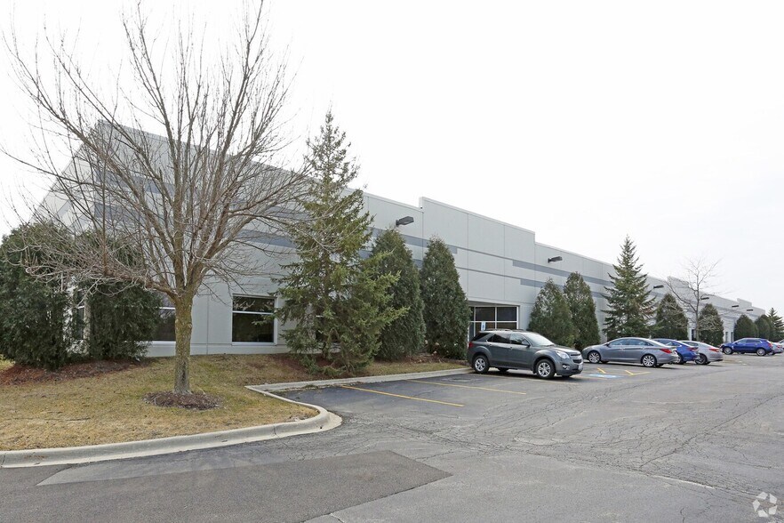 1390 Gateway Dr, Elgin, IL à louer - Photo du bâtiment - Image 1 de 1