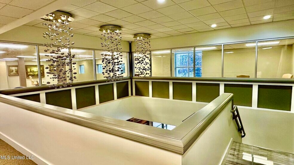 277 Pearl St, Jackson, MS for lease - Interior Photo - Image 2 of 12