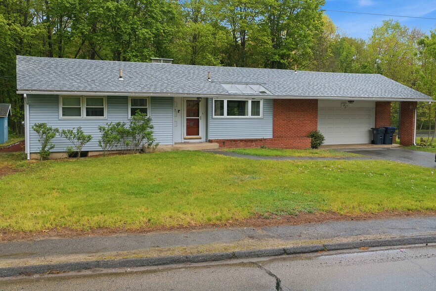 84 Woodland St, Methuen, MA à vendre - Photo principale - Image 1 de 1