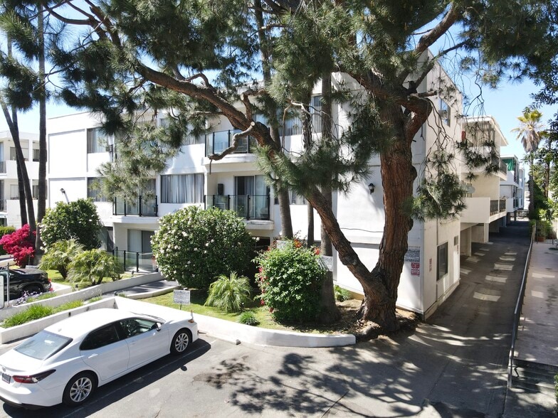 11911 Weddington St, Valley Village, CA for sale - Building Photo - Image 3 of 10