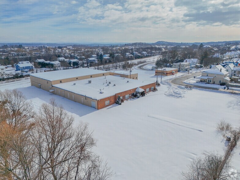 54 Central Ave, Ravena, NY à vendre - Photo du bâtiment - Image 3 de 38