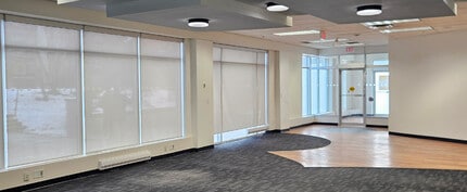 7388-7398 Yonge St, Vaughan, ON à louer Photo intérieure- Image 2 de 6