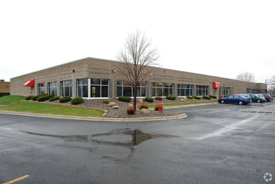 1811 NW Old Highway 8, New Brighton, MN for lease - Primary Photo - Image 1 of 7