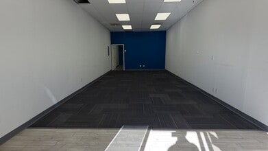 14435 Sherman Way, Van Nuys, CA à louer - Vidéo sur l’inscription commerciale