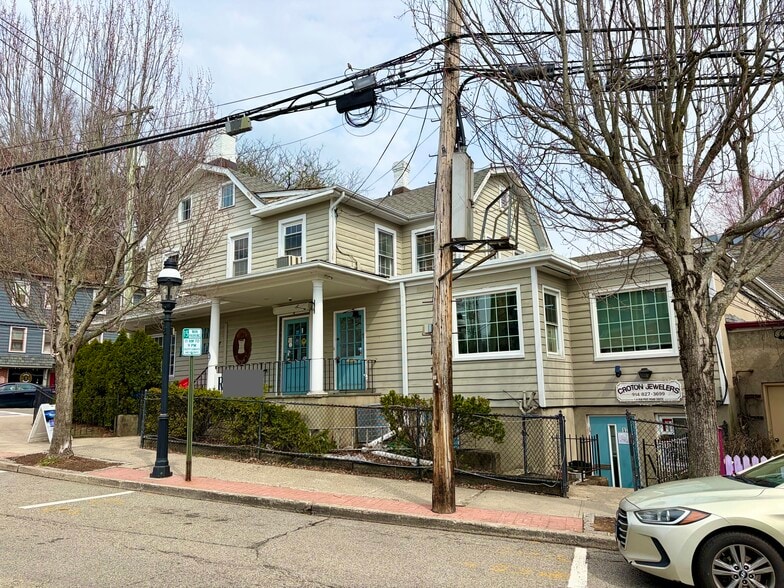 128 Grand St, Croton-on-Hudson, NY à vendre - Photo du bâtiment - Image 3 de 4