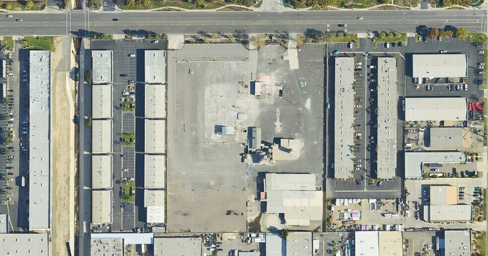 1580 E Francis St, Ontario, CA à louer - Photo du bâtiment - Image 3 de 4